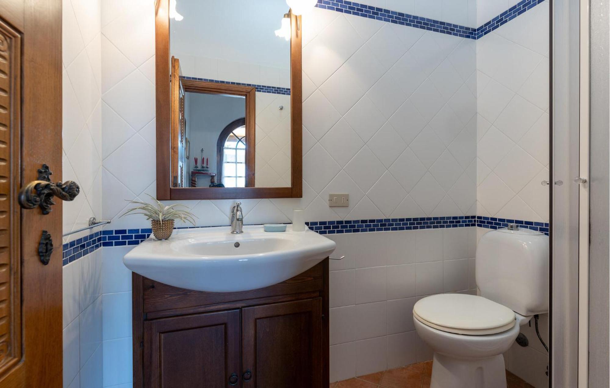 Beautiful Home In Uzzano Pt With Kitchen Екстериор снимка