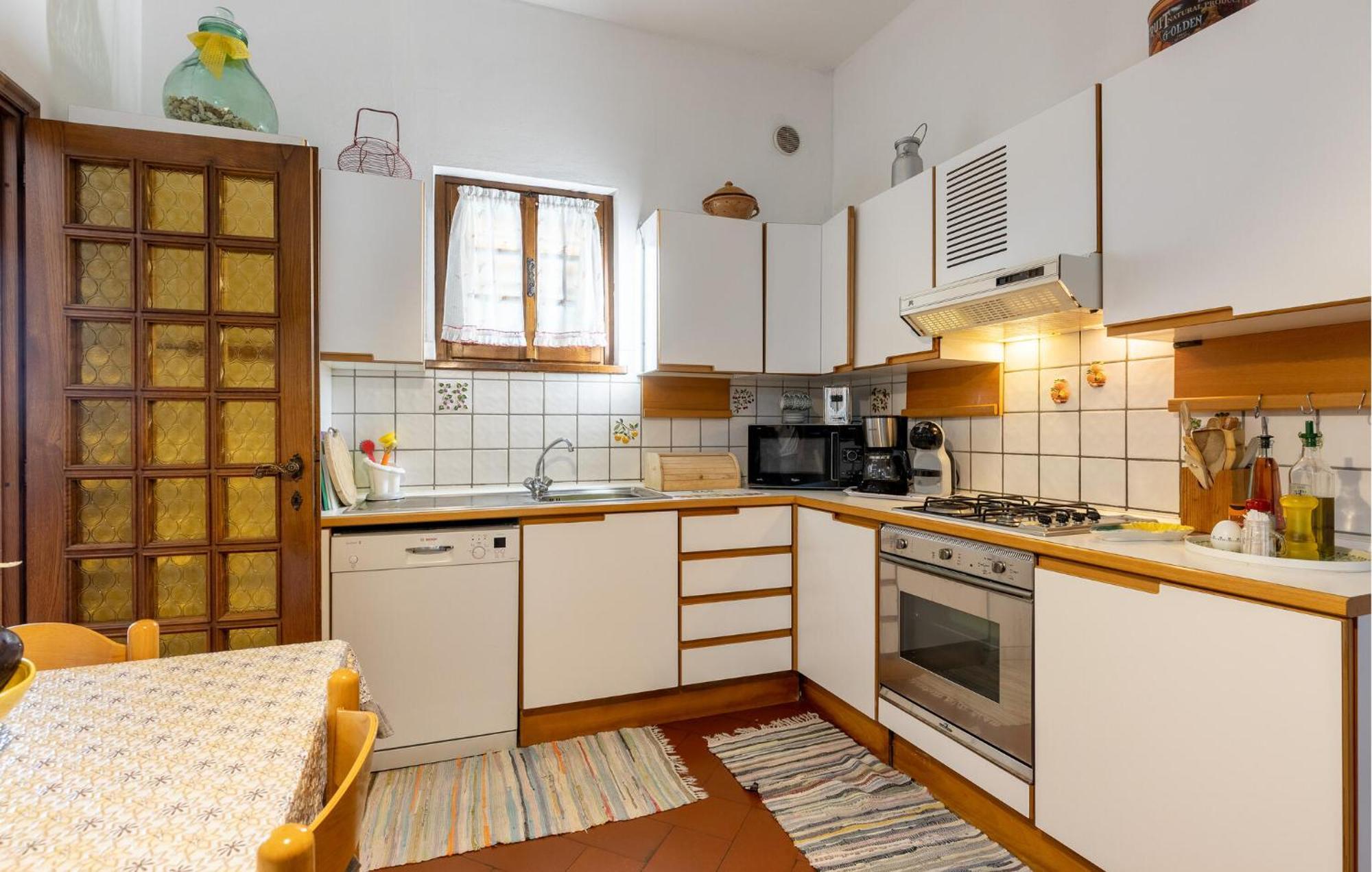 Beautiful Home In Uzzano Pt With Kitchen Екстериор снимка